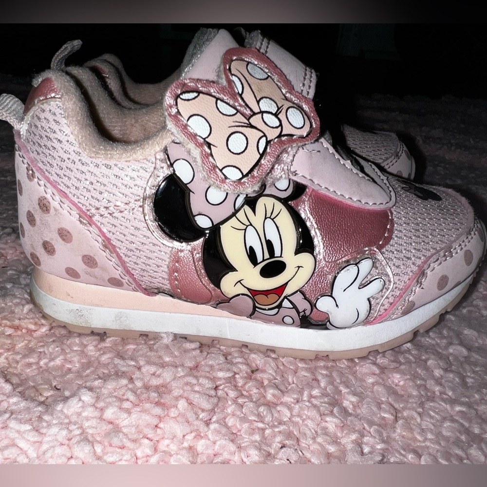 Light up Minnie Mouse Sneakers size 6C